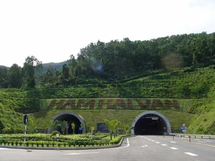 Hầm đường bộ Hải Vân