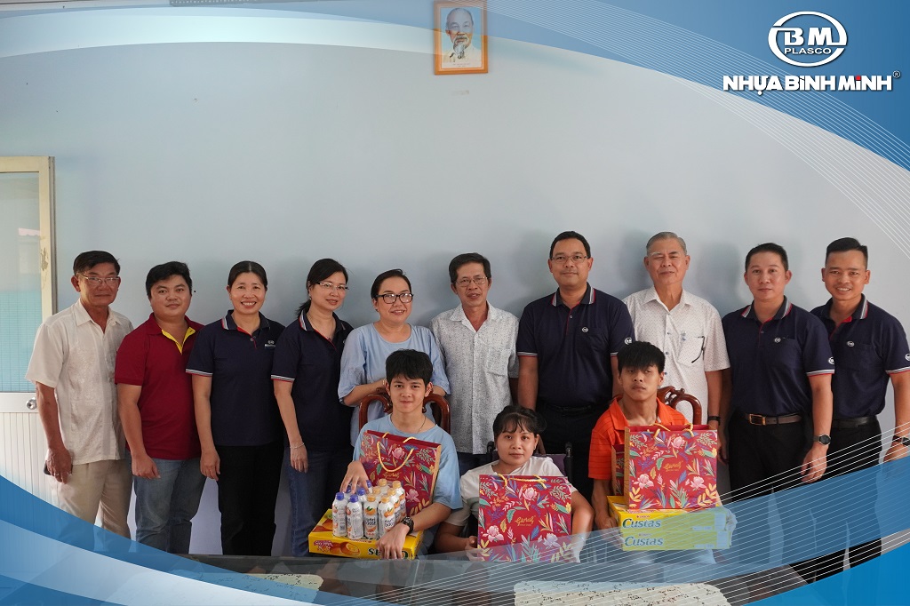 Nhựa Bình Minh thăm hỏi và tặng quà cho Trung tâm Giáo dục Nghề nghiệp dành cho Người khuyết tật và Trẻ em mồ côi nhân dịp Tết Trung thu 2023