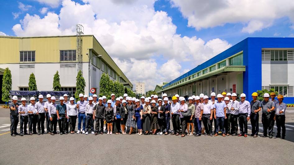 NHỰA BÌNH MINH ĐÓN TIẾP CÁC NHÀ PHÂN PHỐI THAM QUAN NHÀ MÁY BÌNH MINH LONG AN