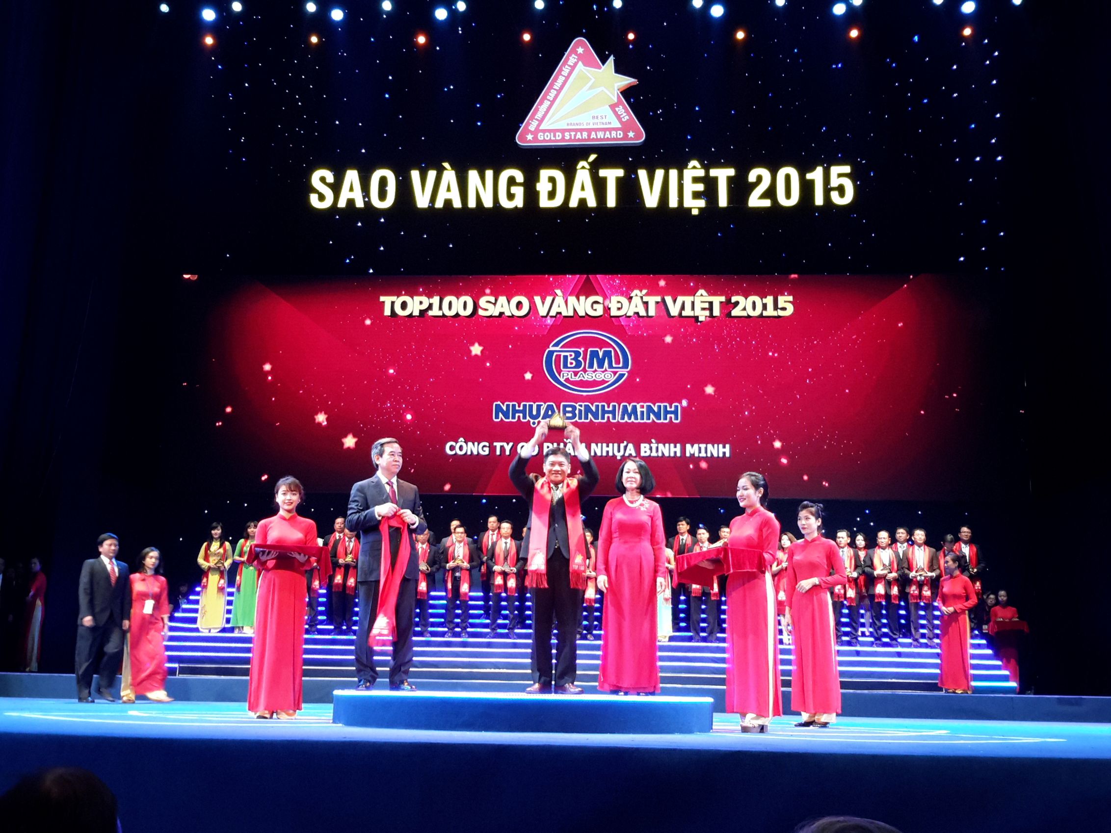 Nhựa Bình Minh đón nhận Giải thưởng “Sao Vàng đất Việt - 2015”