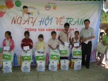 NHỰA BÌNH MINH TRAO HỌC BỔNG CHO HỌC SINH NGHÈO HIẾU HỌC NHÂN NGÀY 1/6