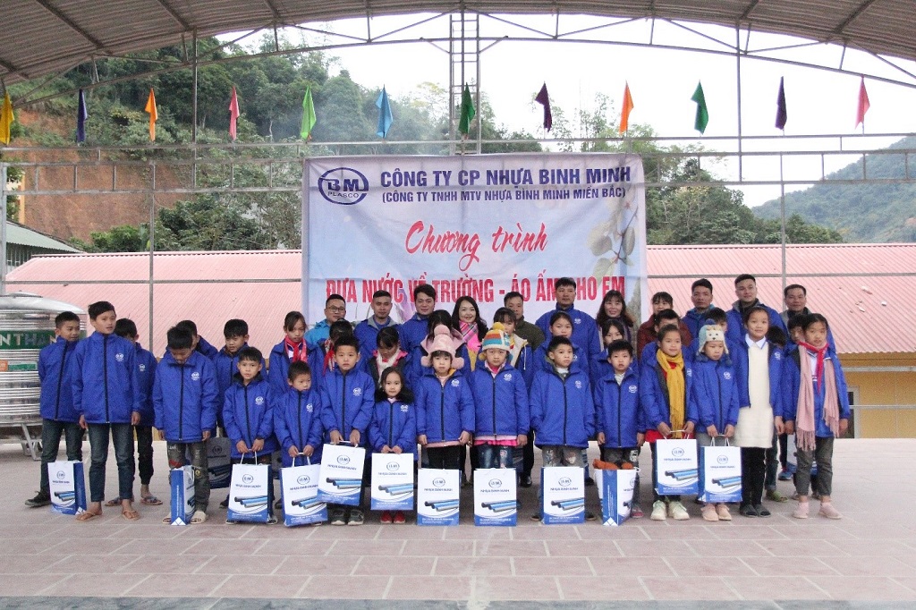 CHƯƠNG TRÌNH THIỆN NGUYỆN NƯỚC SẠCH VỀ TRƯỜNG – ÁO ẤM TRAO EM
