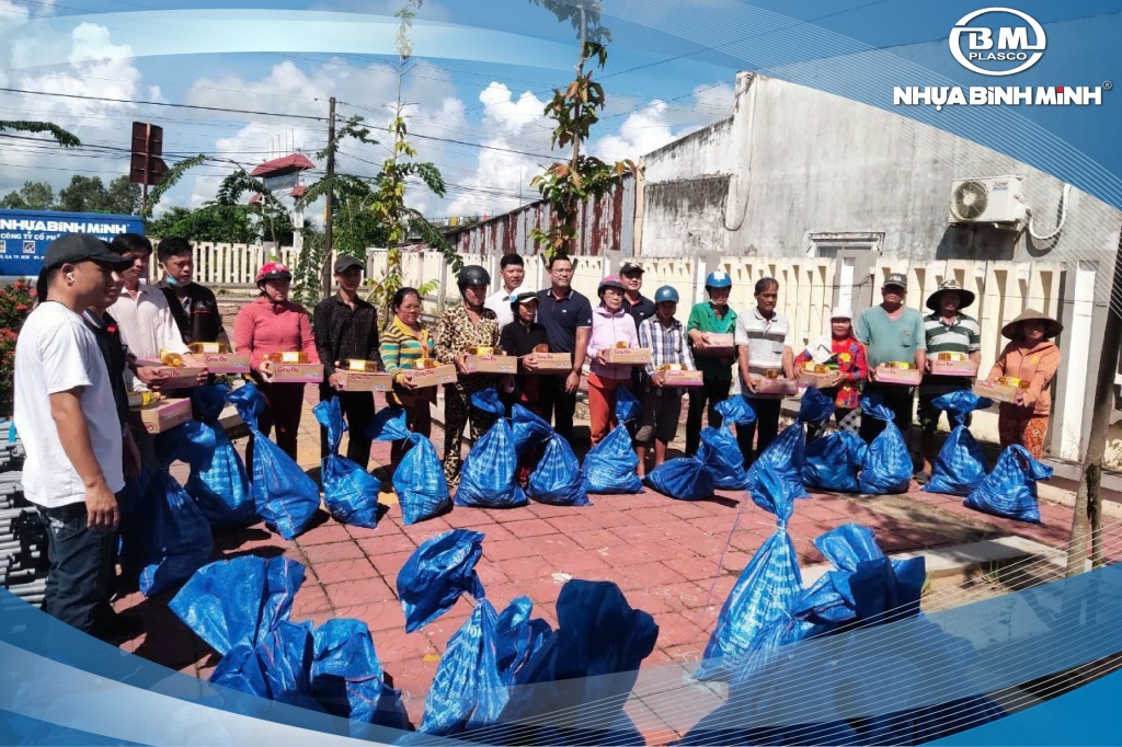 Nhựa Bình Minh tài trợ ống PVC-U và sản phẩm tưới tiêu cho người dân xã Nguyễn Phích, huyện U Minh, tỉnh Cà Mau.